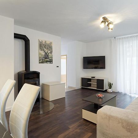 Apartment Larissa By Rent Istria Višnjan Exterior foto